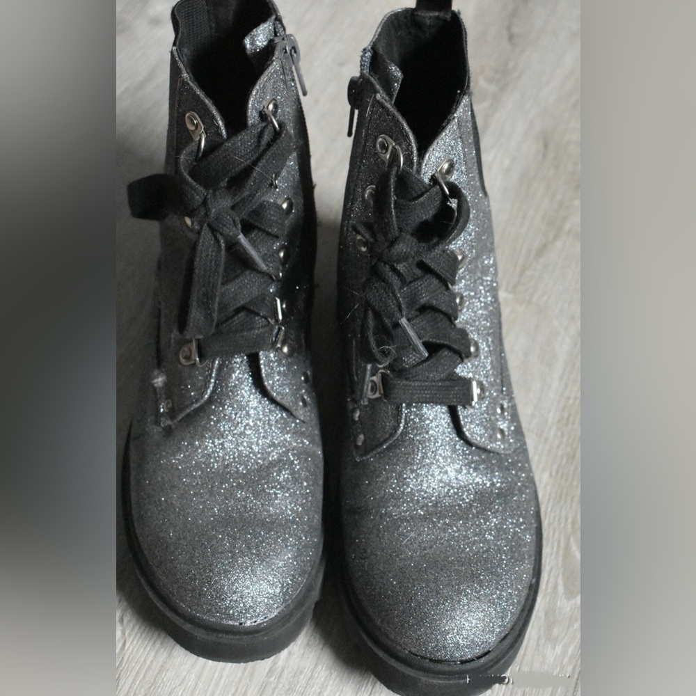 Beautiful Justice boots.